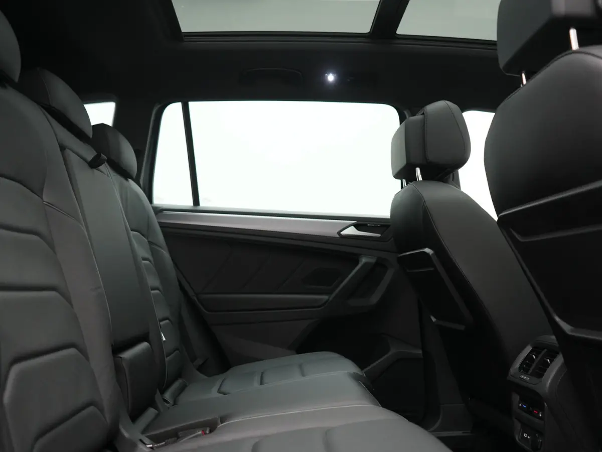 1.4 TSI e-Hybrid FR Business Intense PHEV 245pk Dealer O.H. | Trekhaak Af Fabriek | Panodak | Adaptive Cruise | 360 Camera | Lederen Sportstoelen Memory & Verwarmd | Keyless | Blis | Stuur V