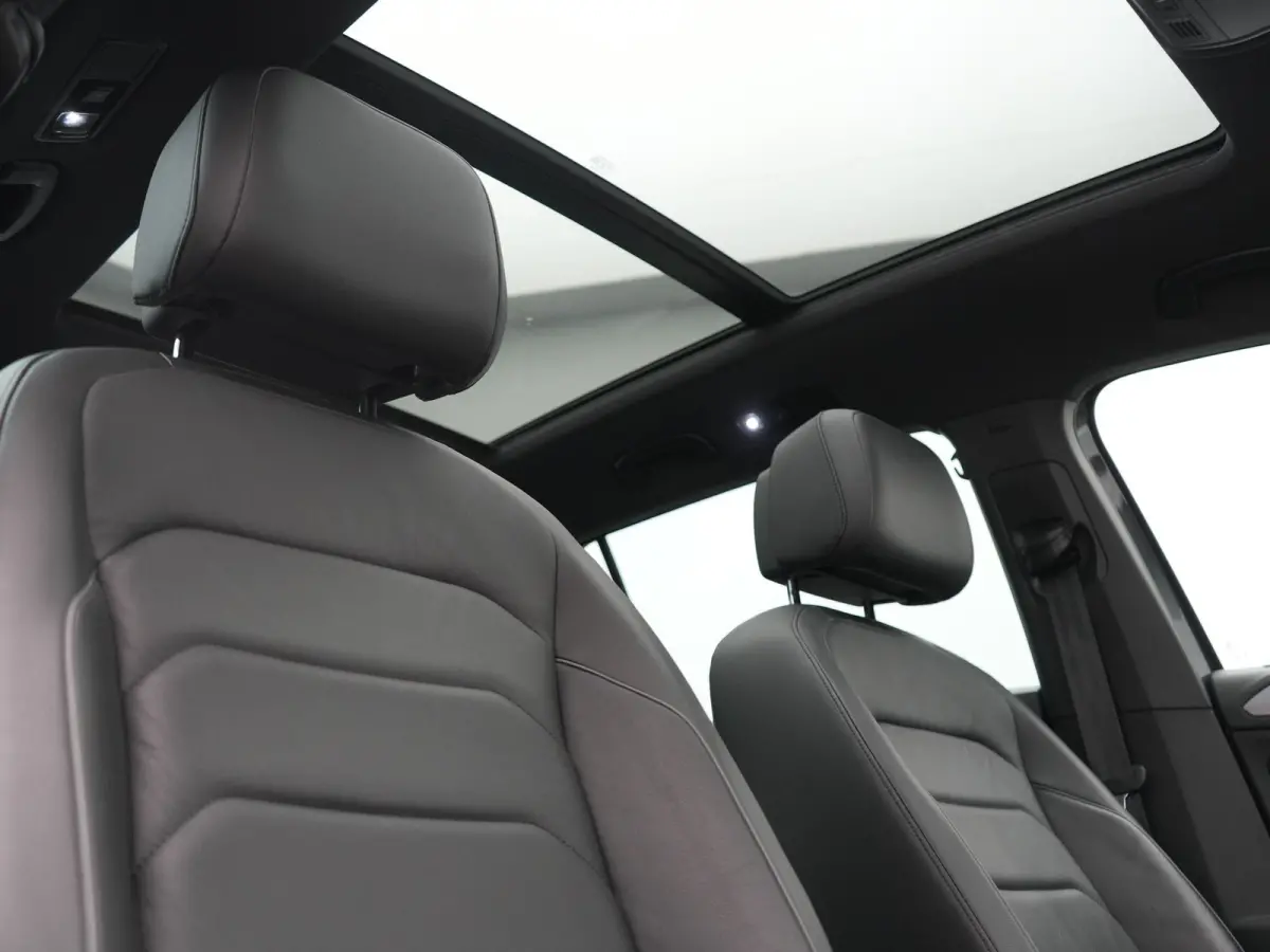 1.4 TSI e-Hybrid FR Business Intense PHEV 245pk Dealer O.H. | Trekhaak Af Fabriek | Panodak | Adaptive Cruise | 360 Camera | Lederen Sportstoelen Memory & Verwarmd | Keyless | Blis | Stuur V