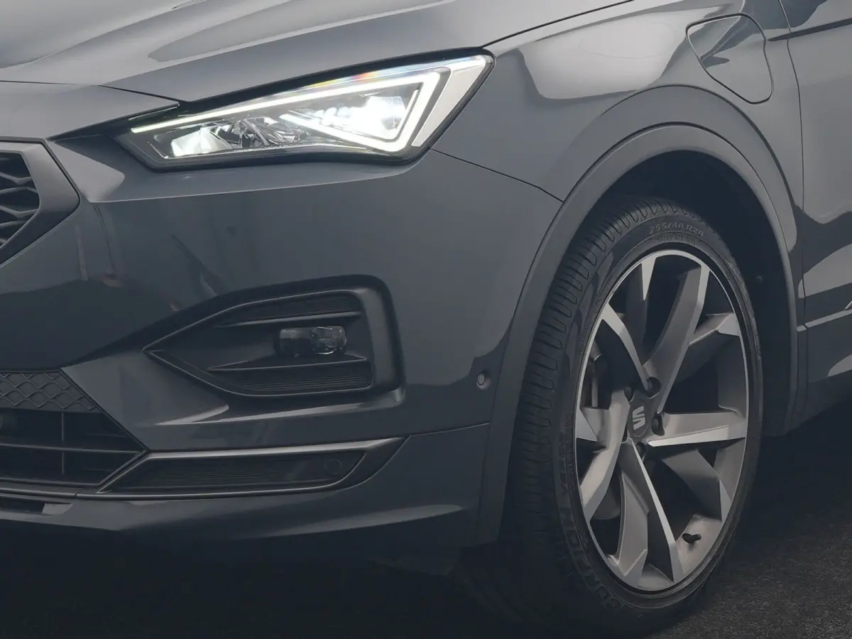 1.4 TSI e-Hybrid FR Business Intense PHEV 245pk Dealer O.H. | Trekhaak Af Fabriek | Panodak | Adaptive Cruise | 360 Camera | Lederen Sportstoelen Memory & Verwarmd | Keyless | Blis | Stuur V