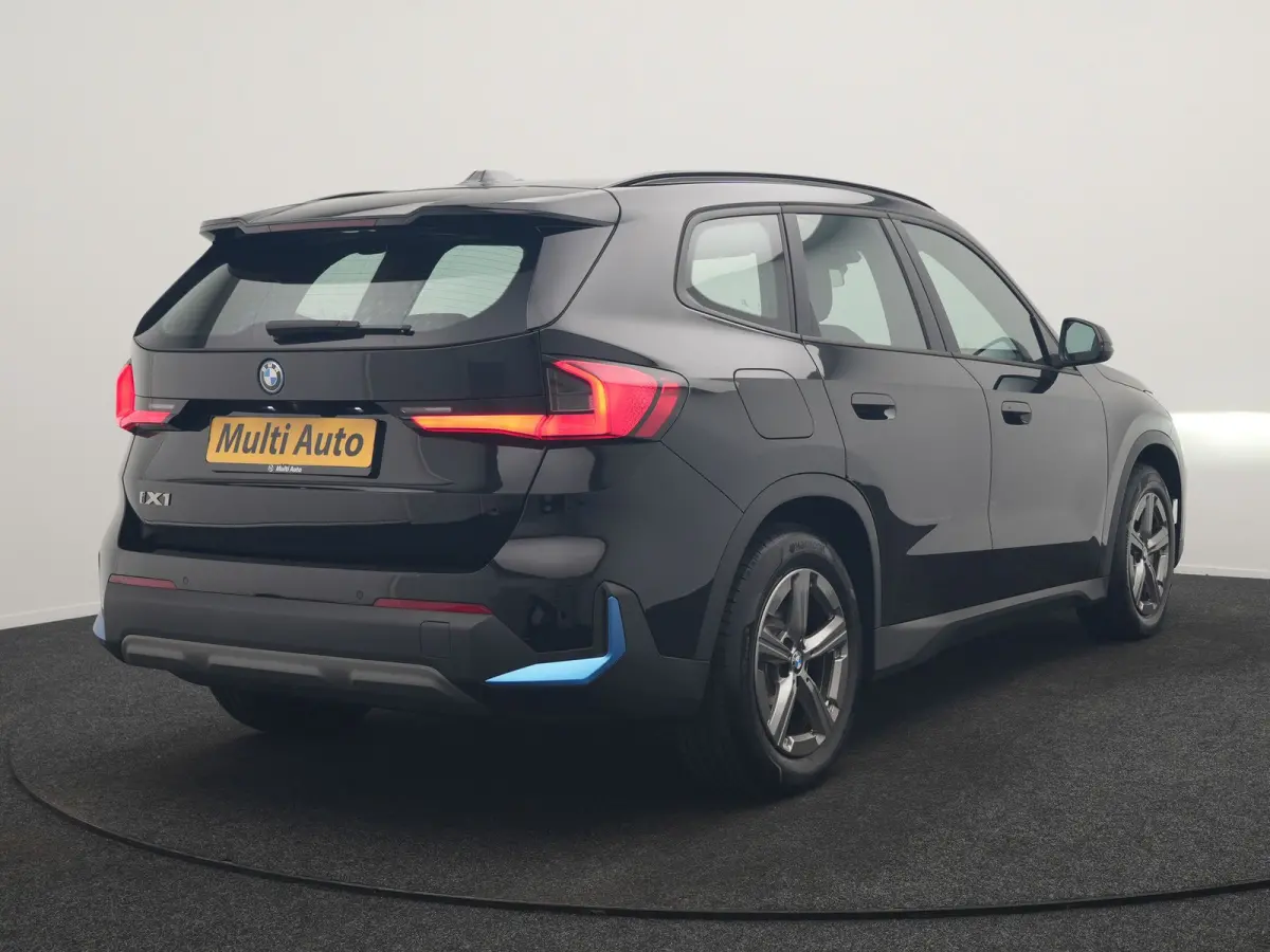 xDrive30 67 kWh 313pk Dealer O.H. | Trekhaak Af Fabriek | Camera | Adaptief M Onderstel | Voorstoelen Verwarmd | Blis | Keyless | Apple Carplay | Adaptive LED | Sfeerverlichting | Widescreen
