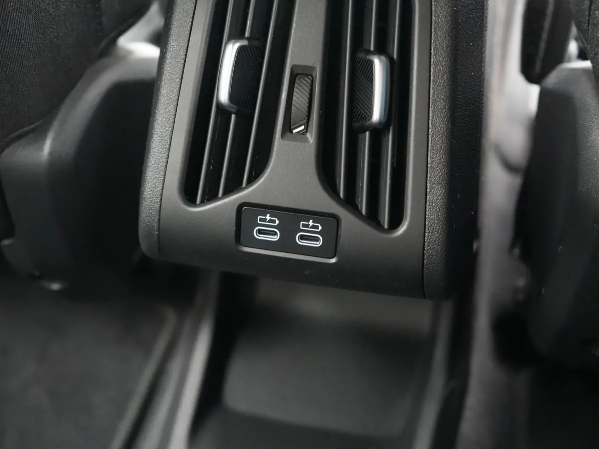 xDrive30 67 kWh 313pk Dealer O.H. | Trekhaak Af Fabriek | Camera | Adaptief M Onderstel | Voorstoelen Verwarmd | Blis | Keyless | Apple Carplay | Adaptive LED | Sfeerverlichting | Widescreen