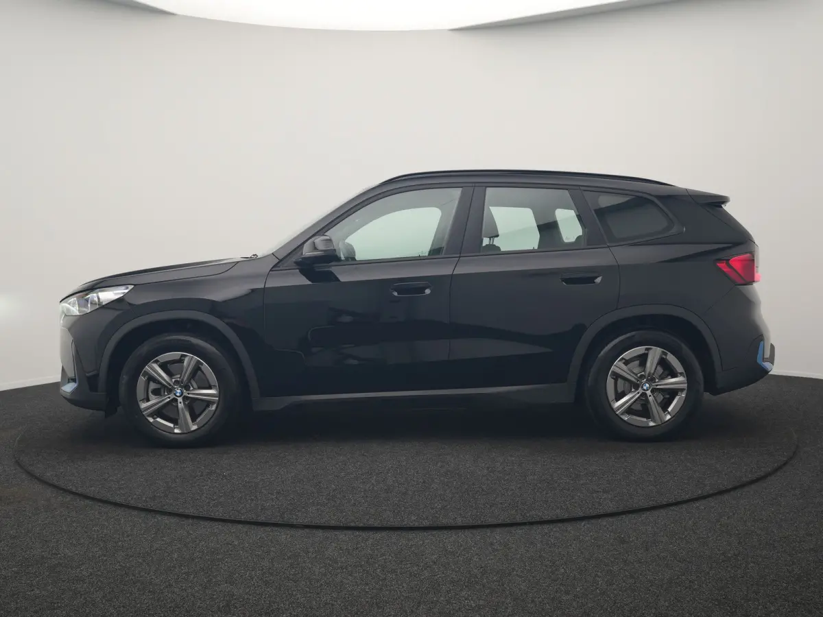 xDrive30 67 kWh 313pk Dealer O.H. | Trekhaak Af Fabriek | Camera | Adaptief M Onderstel | Voorstoelen Verwarmd | Blis | Keyless | Apple Carplay | Adaptive LED | Sfeerverlichting | Widescreen