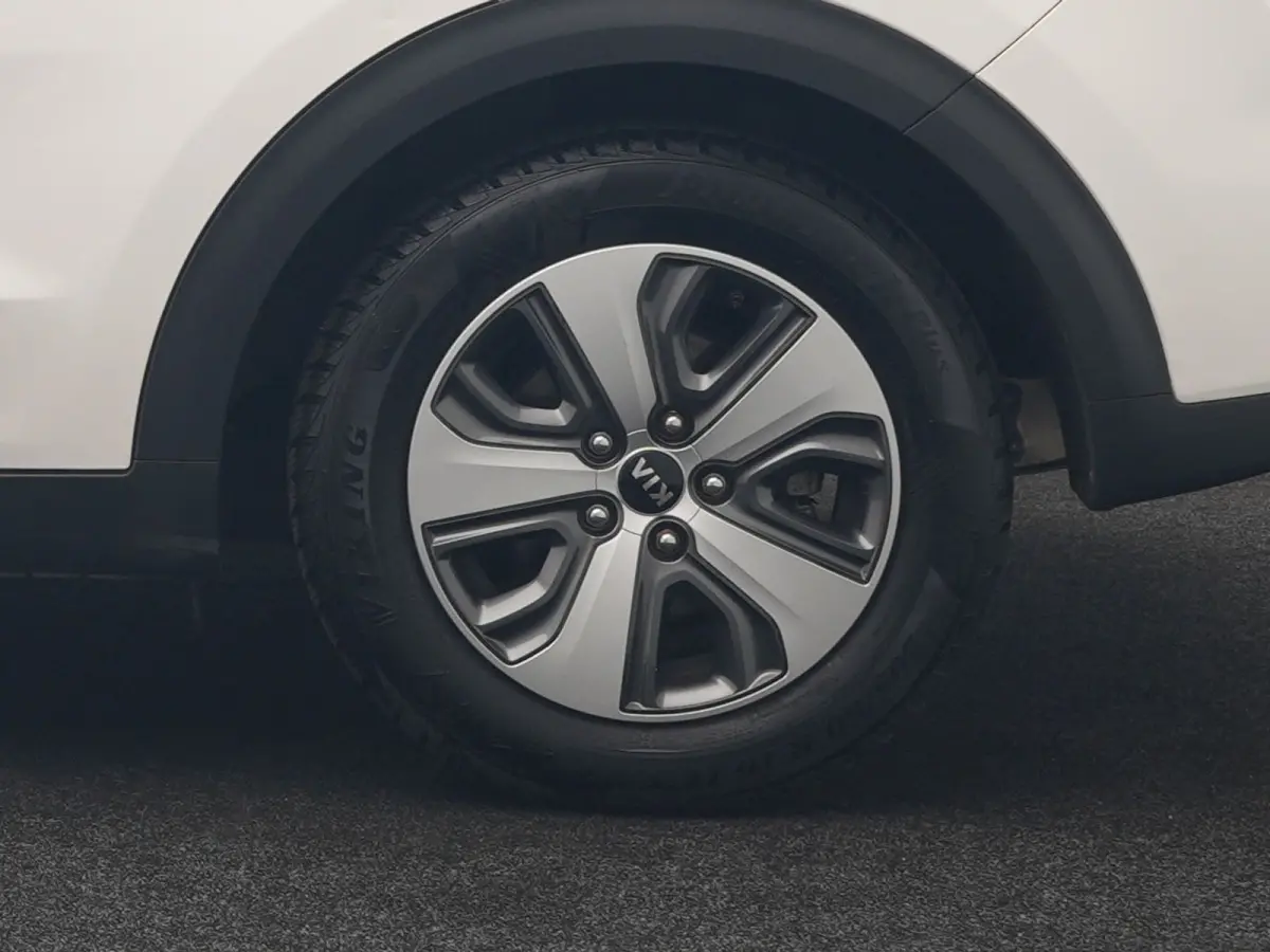 1.6 GDi DynamicLine PHEV 141pk | Trekhaak | Adaptive Cruise | Achteruitrijcamera | Apple Carplay/Android Auto | Navigatie | 16"L.M | Lane Assist | Plug In Hybrid |