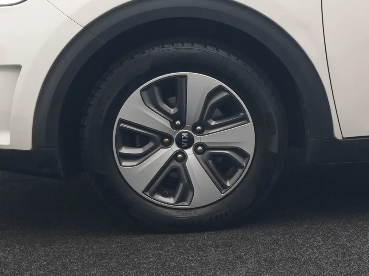 1.6 GDi DynamicLine PHEV 141pk | Trekhaak | Adaptive Cruise | Achteruitrijcamera | Apple Carplay/Android Auto | Navigatie | 16"L.M | Lane Assist | Plug In Hybrid |