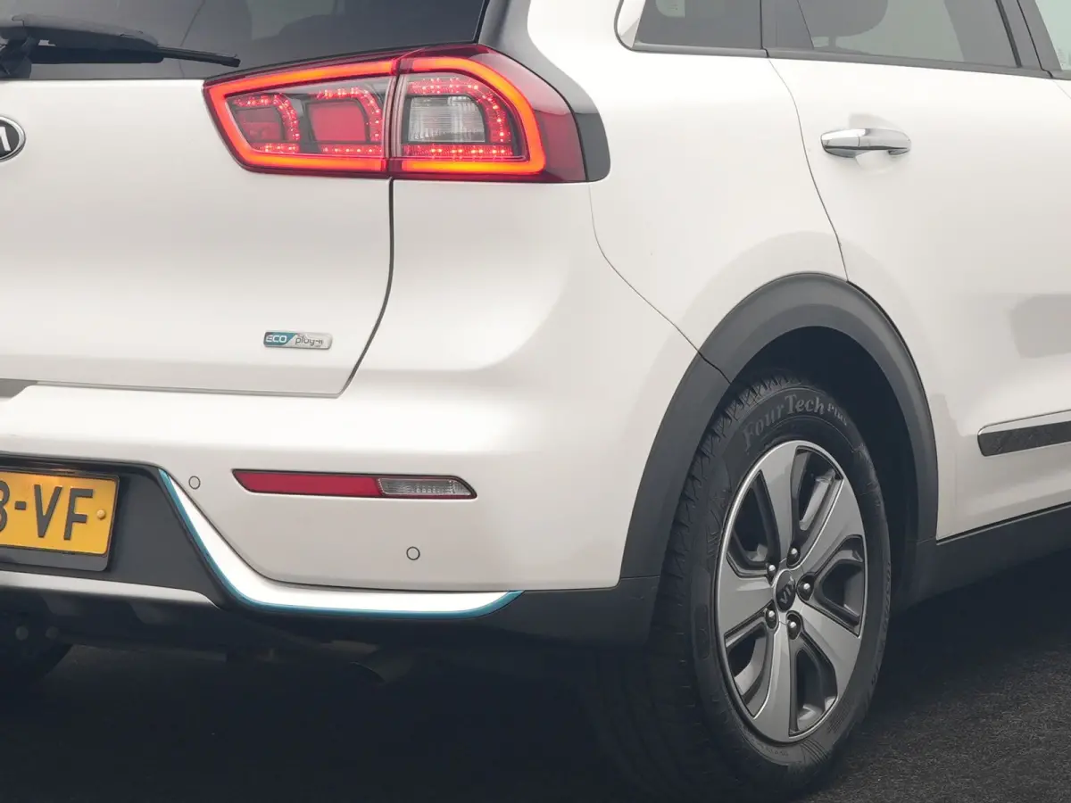 1.6 GDi DynamicLine PHEV 141pk | Trekhaak | Adaptive Cruise | Achteruitrijcamera | Apple Carplay/Android Auto | Navigatie | 16"L.M | Lane Assist | Plug In Hybrid |