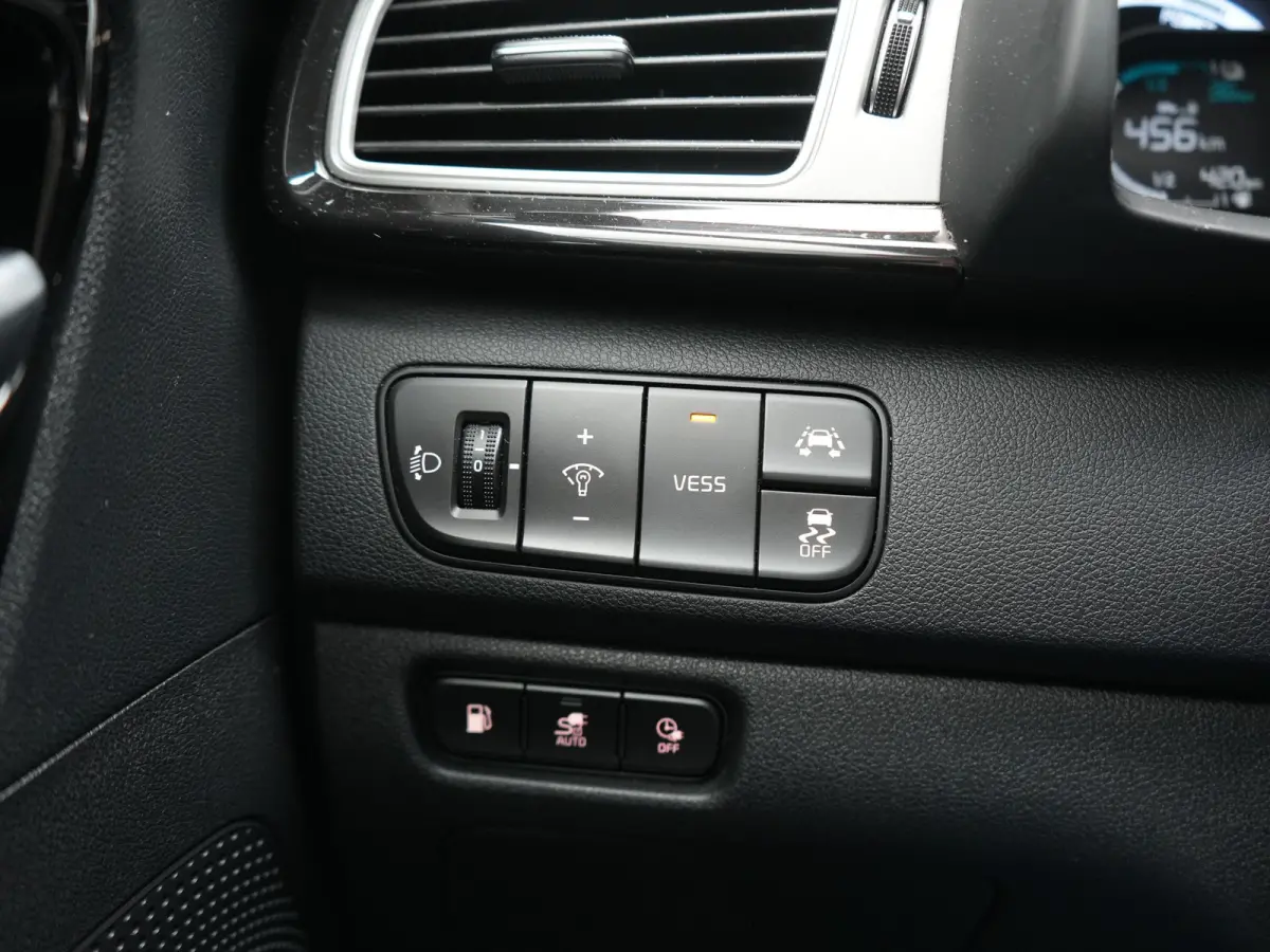 1.6 GDi DynamicLine PHEV 141pk | Trekhaak | Adaptive Cruise | Achteruitrijcamera | Apple Carplay/Android Auto | Navigatie | 16"L.M | Lane Assist | Plug In Hybrid |