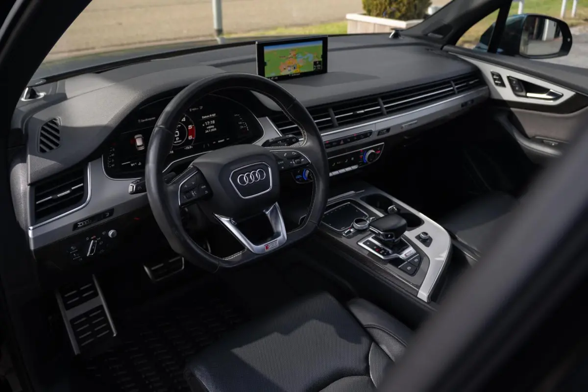 SQ7 4.0 V8 TDI SQ7 Quattro|Grijs Kenteken|Keramisch|Bang & Olufsen 4D|Achterasbesturing|Panoramadak|CarPlay|SoftClose|UNIEK|Dealer Onderhouden