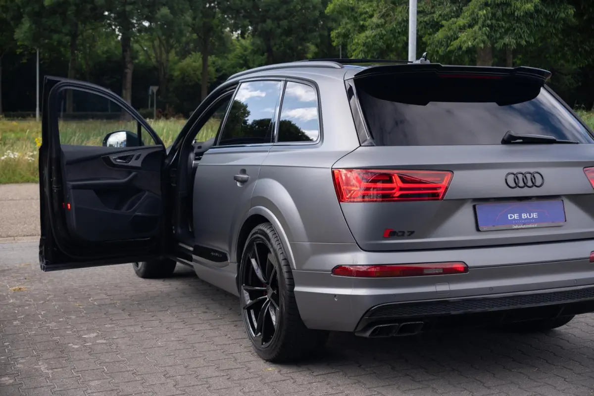 SQ7 4.0 V8 TDI SQ7 Quattro|Grijs Kenteken|Keramisch|Bang & Olufsen 4D|Achterasbesturing|Panoramadak|CarPlay|SoftClose|UNIEK|Dealer Onderhouden