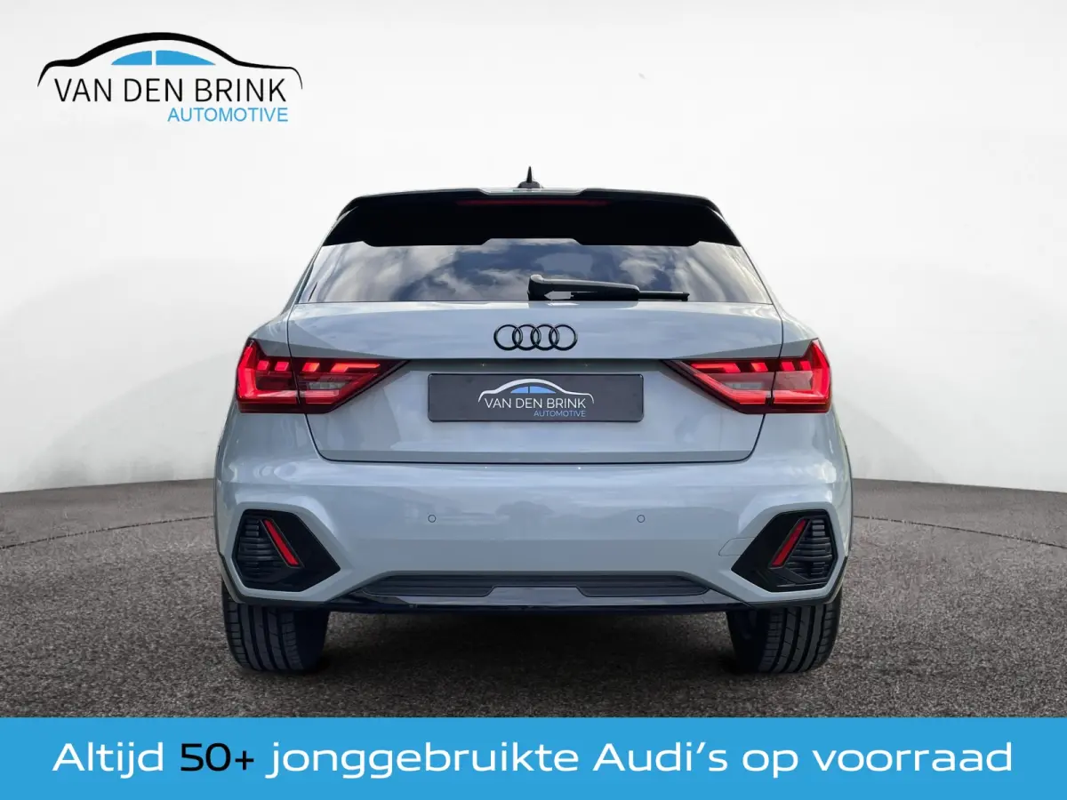 30 TFSI S-line Black Ed. Pijl grijs