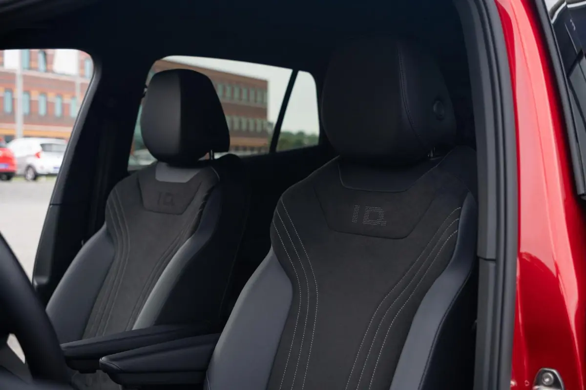 Pro Limited Plus 77 kWh|IQ Light|Trekhaak|Kings Red|CarPlay|Dealer Onderhouden