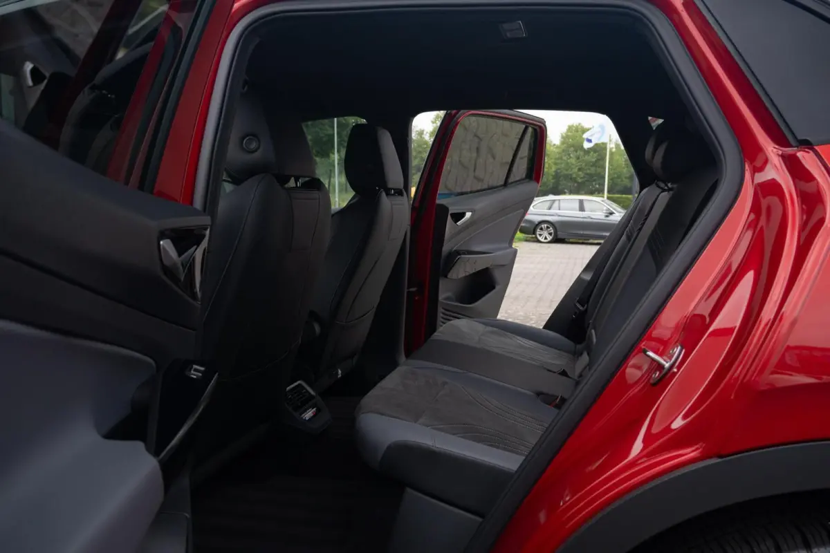 Pro Limited Plus 77 kWh|IQ Light|Trekhaak|Kings Red|CarPlay|Dealer Onderhouden