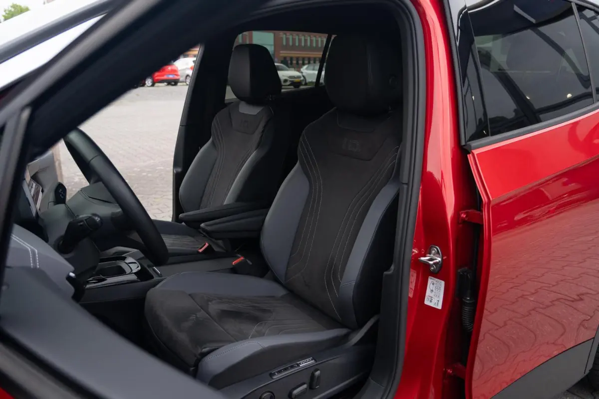Pro Limited Plus 77 kWh|IQ Light|Trekhaak|Kings Red|CarPlay|Dealer Onderhouden