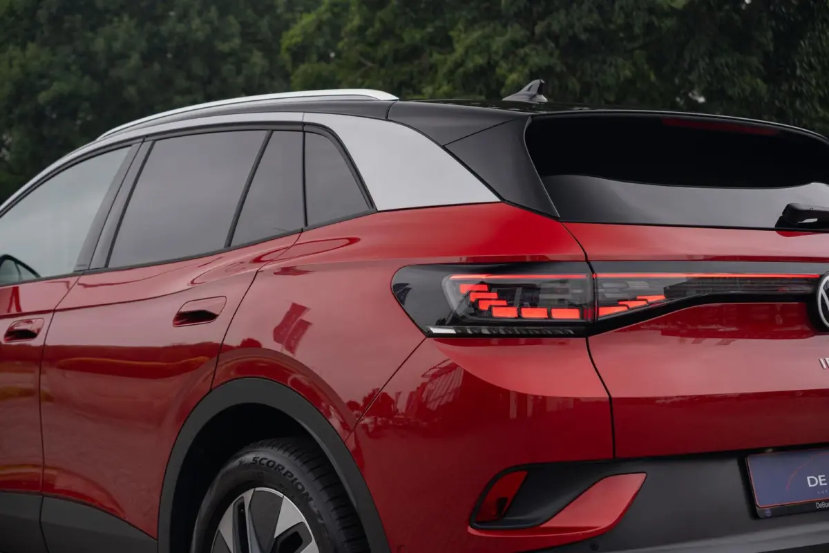 Pro Limited Plus 77 kWh|IQ Light|Trekhaak|Kings Red|CarPlay|Dealer Onderhouden