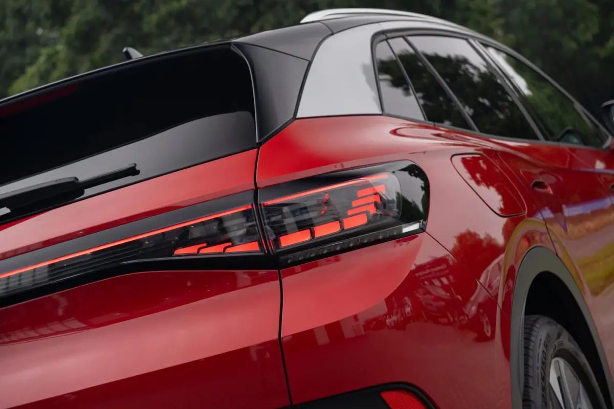 Pro Limited Plus 77 kWh|IQ Light|Trekhaak|Kings Red|CarPlay|Dealer Onderhouden