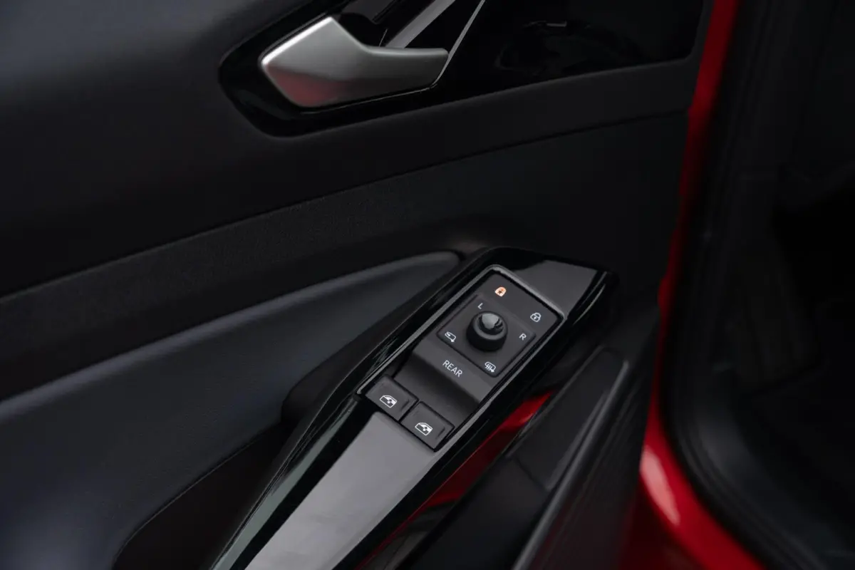 Pro Limited Plus 77 kWh|IQ Light|Trekhaak|Kings Red|CarPlay|Dealer Onderhouden
