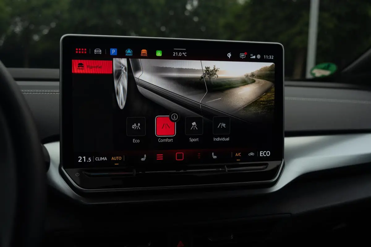 Pro Limited Plus 77 kWh|IQ Light|Trekhaak|Kings Red|CarPlay|Dealer Onderhouden