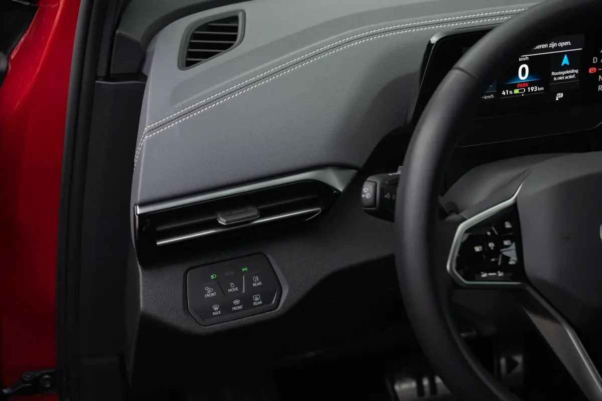 Pro Limited Plus 77 kWh|IQ Light|Trekhaak|Kings Red|CarPlay|Dealer Onderhouden