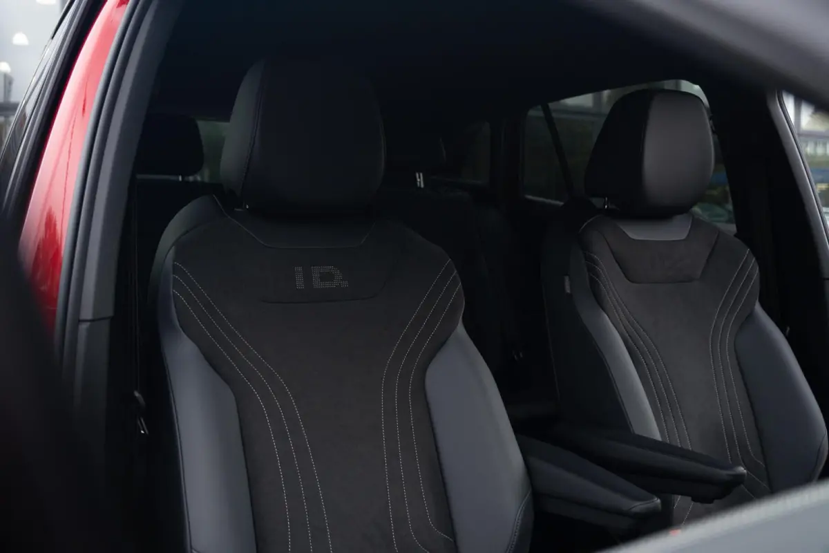 Pro Limited Plus 77 kWh|IQ Light|Trekhaak|Kings Red|CarPlay|Dealer Onderhouden