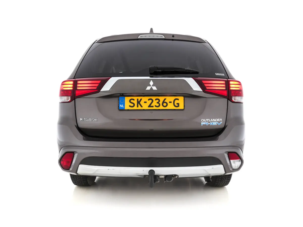 2.0 AWD (Plug-In) (INCL-BTW) Aut.*LEATHER-ALCANTARA | NAVI-FULLMAP | KEYLESS | DAB | CAMERA | ECC | CRUISE | CARPLAY | PRIVACY-GLASS | TOWBAR | SHIFTPADDLES | 16"ALU*