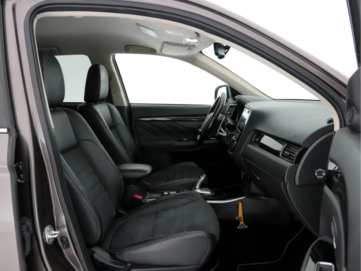 2.0 AWD (Plug-In) (INCL-BTW) Aut.*LEATHER-ALCANTARA | NAVI-FULLMAP | KEYLESS | DAB | CAMERA | ECC | CRUISE | CARPLAY | PRIVACY-GLASS | TOWBAR | SHIFTPADDLES | 16"ALU*