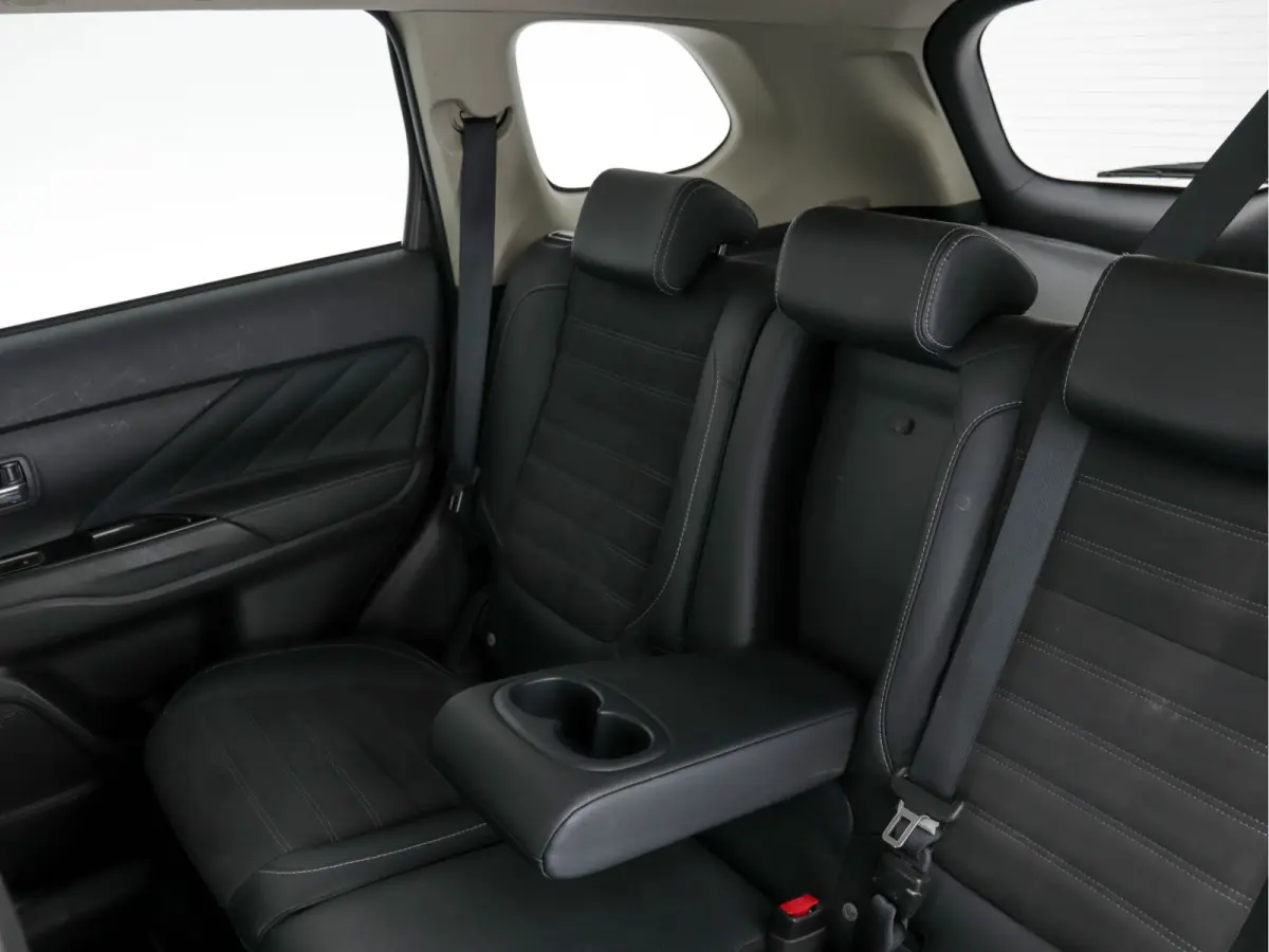 2.0 AWD (Plug-In) (INCL-BTW) Aut.*LEATHER-ALCANTARA | NAVI-FULLMAP | KEYLESS | DAB | CAMERA | ECC | CRUISE | CARPLAY | PRIVACY-GLASS | TOWBAR | SHIFTPADDLES | 16"ALU*