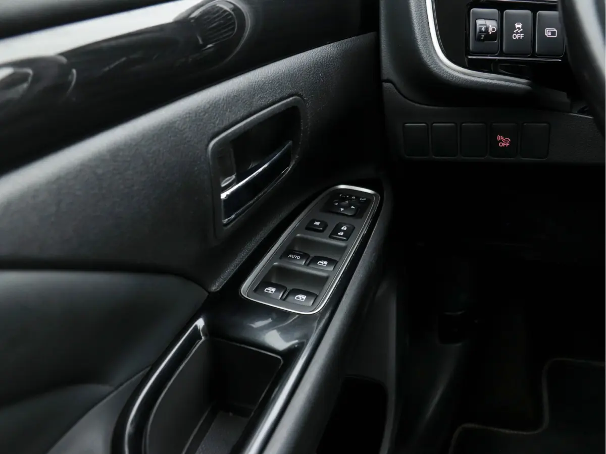 2.0 AWD (Plug-In) (INCL-BTW) Aut.*LEATHER-ALCANTARA | NAVI-FULLMAP | KEYLESS | DAB | CAMERA | ECC | CRUISE | CARPLAY | PRIVACY-GLASS | TOWBAR | SHIFTPADDLES | 16"ALU*