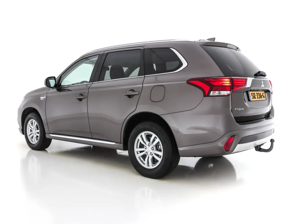 2.0 AWD (Plug-In) (INCL-BTW) Aut.*LEATHER-ALCANTARA | NAVI-FULLMAP | KEYLESS | DAB | CAMERA | ECC | CRUISE | CARPLAY | PRIVACY-GLASS | TOWBAR | SHIFTPADDLES | 16"ALU*