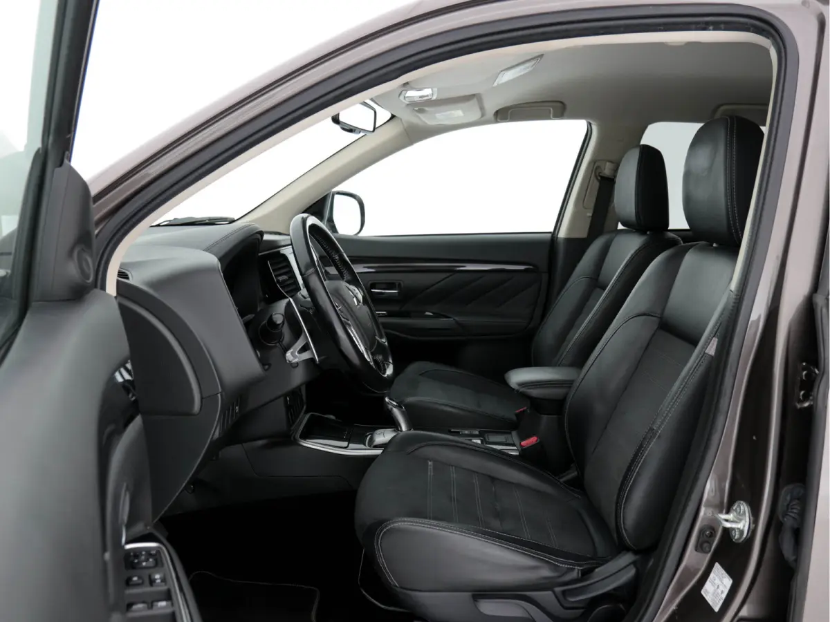 2.0 AWD (Plug-In) (INCL-BTW) Aut.*LEATHER-ALCANTARA | NAVI-FULLMAP | KEYLESS | DAB | CAMERA | ECC | CRUISE | CARPLAY | PRIVACY-GLASS | TOWBAR | SHIFTPADDLES | 16"ALU*