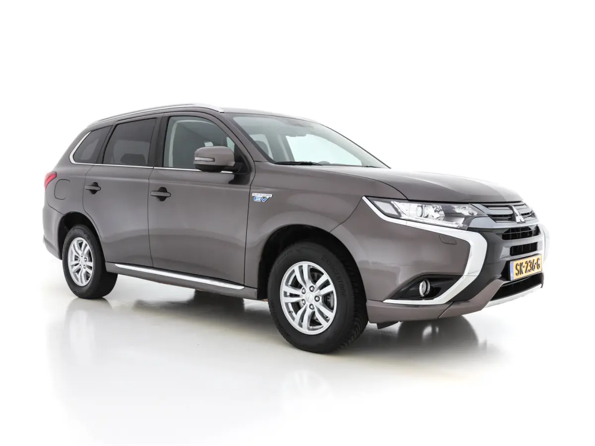 2.0 AWD (Plug-In) (INCL-BTW) Aut.*LEATHER-ALCANTARA | NAVI-FULLMAP | KEYLESS | DAB | CAMERA | ECC | CRUISE | CARPLAY | PRIVACY-GLASS | TOWBAR | SHIFTPADDLES | 16"ALU*