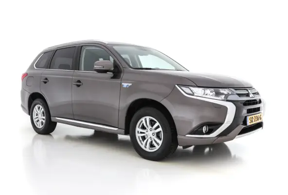 2.0 AWD (Plug-In) (INCL-BTW) Aut.*LEATHER-ALCANTARA | NAVI-FULLMAP | KEYLESS | DAB | CAMERA | ECC | CRUISE | CARPLAY | PRIVACY-GLASS | TOWBAR | SHIFTPADDLES | 16"ALU*