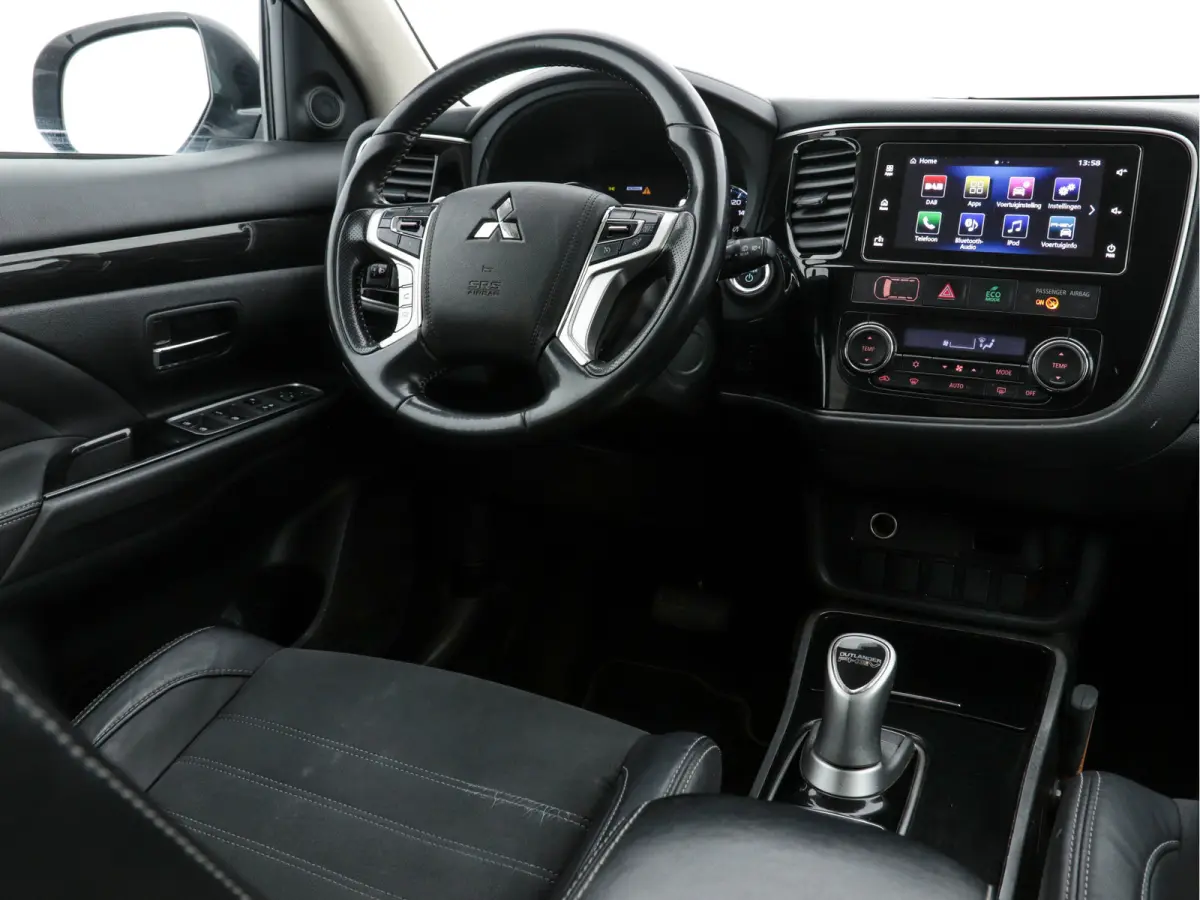 2.0 AWD (Plug-In) (INCL-BTW) Aut.*LEATHER-ALCANTARA | NAVI-FULLMAP | KEYLESS | DAB | CAMERA | ECC | CRUISE | CARPLAY | PRIVACY-GLASS | TOWBAR | SHIFTPADDLES | 16"ALU*