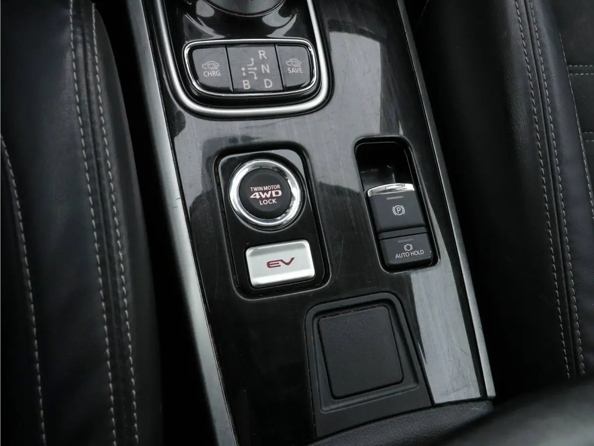 2.0 AWD (Plug-In) (INCL-BTW) Aut.*LEATHER-ALCANTARA | NAVI-FULLMAP | KEYLESS | DAB | CAMERA | ECC | CRUISE | CARPLAY | PRIVACY-GLASS | TOWBAR | SHIFTPADDLES | 16"ALU*