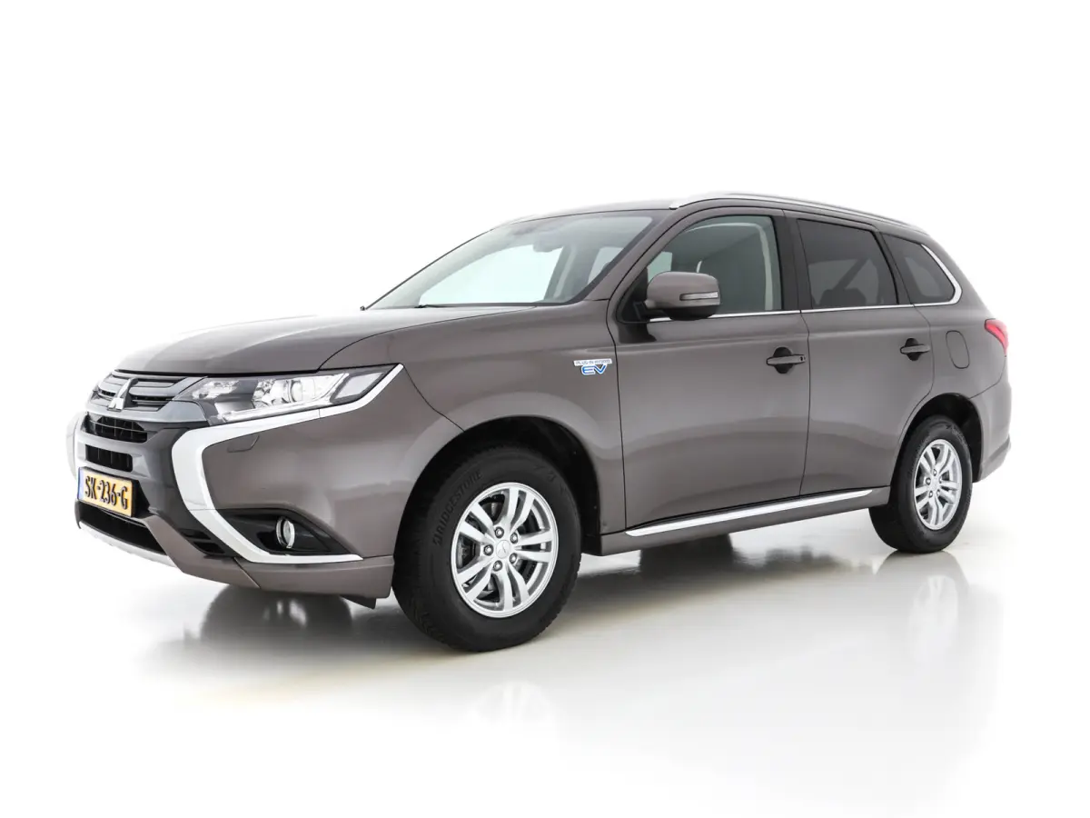2.0 AWD (Plug-In) (INCL-BTW) Aut.*LEATHER-ALCANTARA | NAVI-FULLMAP | KEYLESS | DAB | CAMERA | ECC | CRUISE | CARPLAY | PRIVACY-GLASS | TOWBAR | SHIFTPADDLES | 16"ALU*