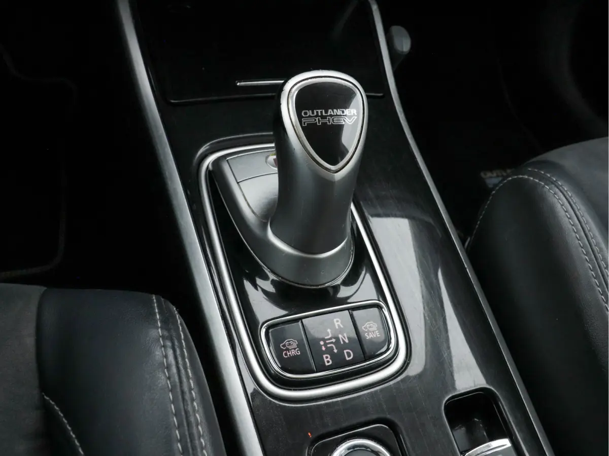 2.0 AWD (Plug-In) (INCL-BTW) Aut.*LEATHER-ALCANTARA | NAVI-FULLMAP | KEYLESS | DAB | CAMERA | ECC | CRUISE | CARPLAY | PRIVACY-GLASS | TOWBAR | SHIFTPADDLES | 16"ALU*