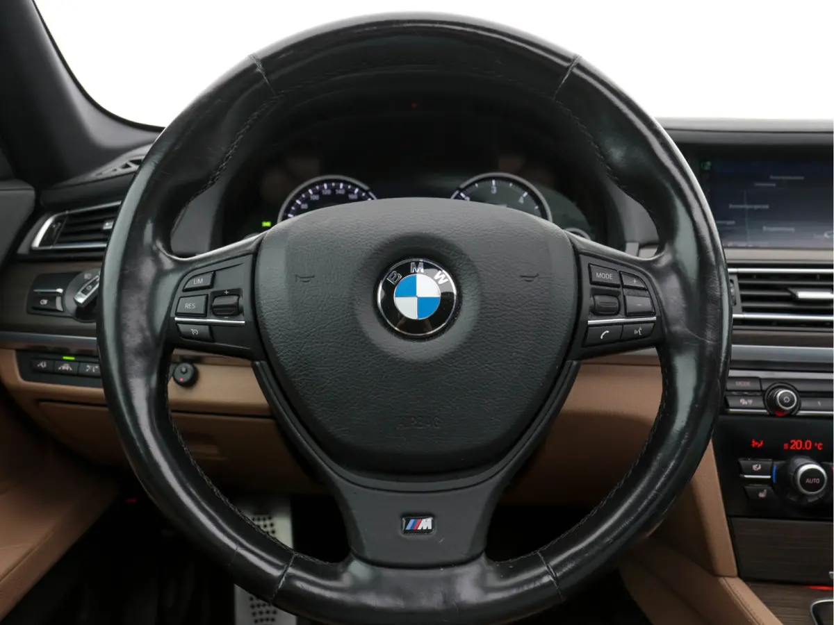 740d xDrive M-Sport-Styling Aut. *PANO | LEATHER | FULL-LED | TOPVIEW | NAVI-FULLMAP | SOFTCLOSE | HEAD-UP | HARMAN/KARDON | KEYLESS | CRUISE | HEATED-SPORTSEATS | LANE-ASSIST | MEMORY-PACK 