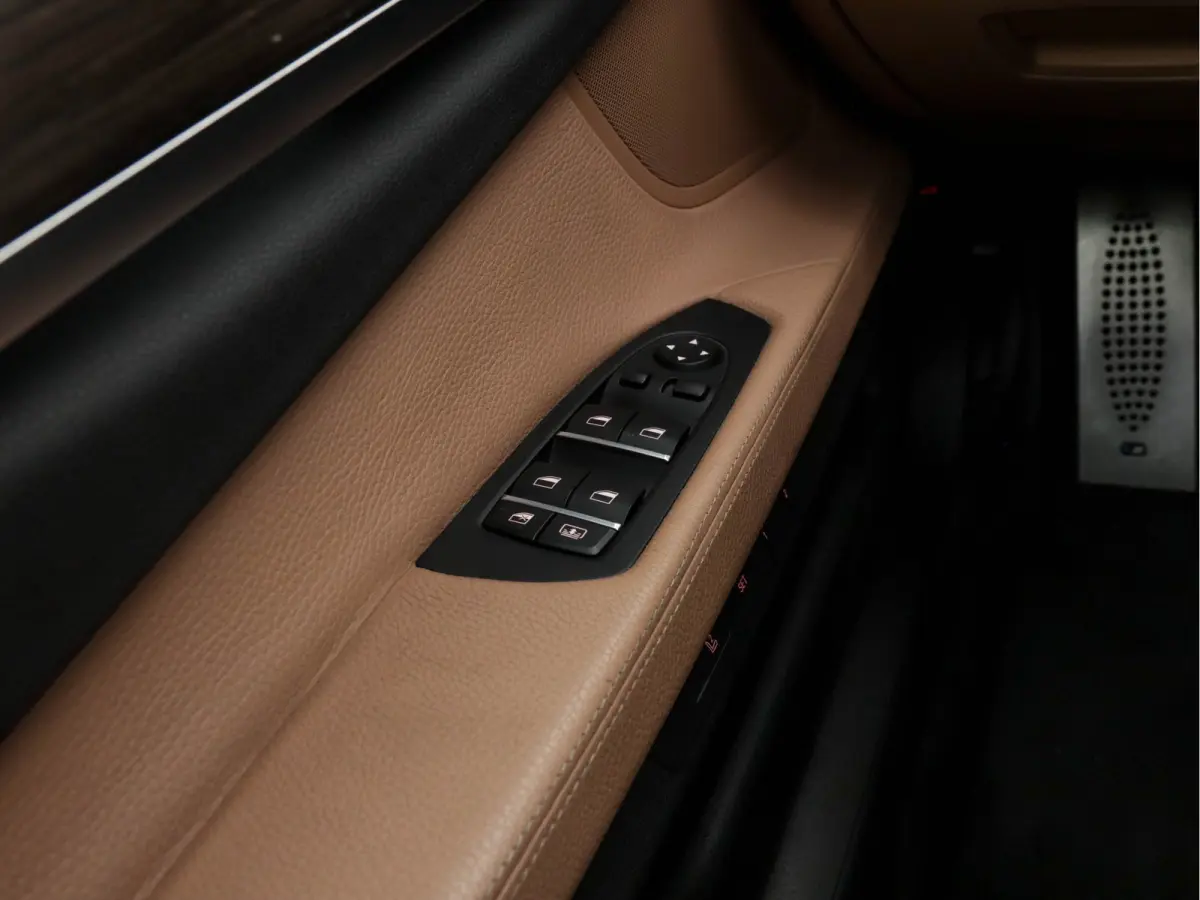 740d xDrive M-Sport-Styling Aut. *PANO | LEATHER | FULL-LED | TOPVIEW | NAVI-FULLMAP | SOFTCLOSE | HEAD-UP | HARMAN/KARDON | KEYLESS | CRUISE | HEATED-SPORTSEATS | LANE-ASSIST | MEMORY-PACK 