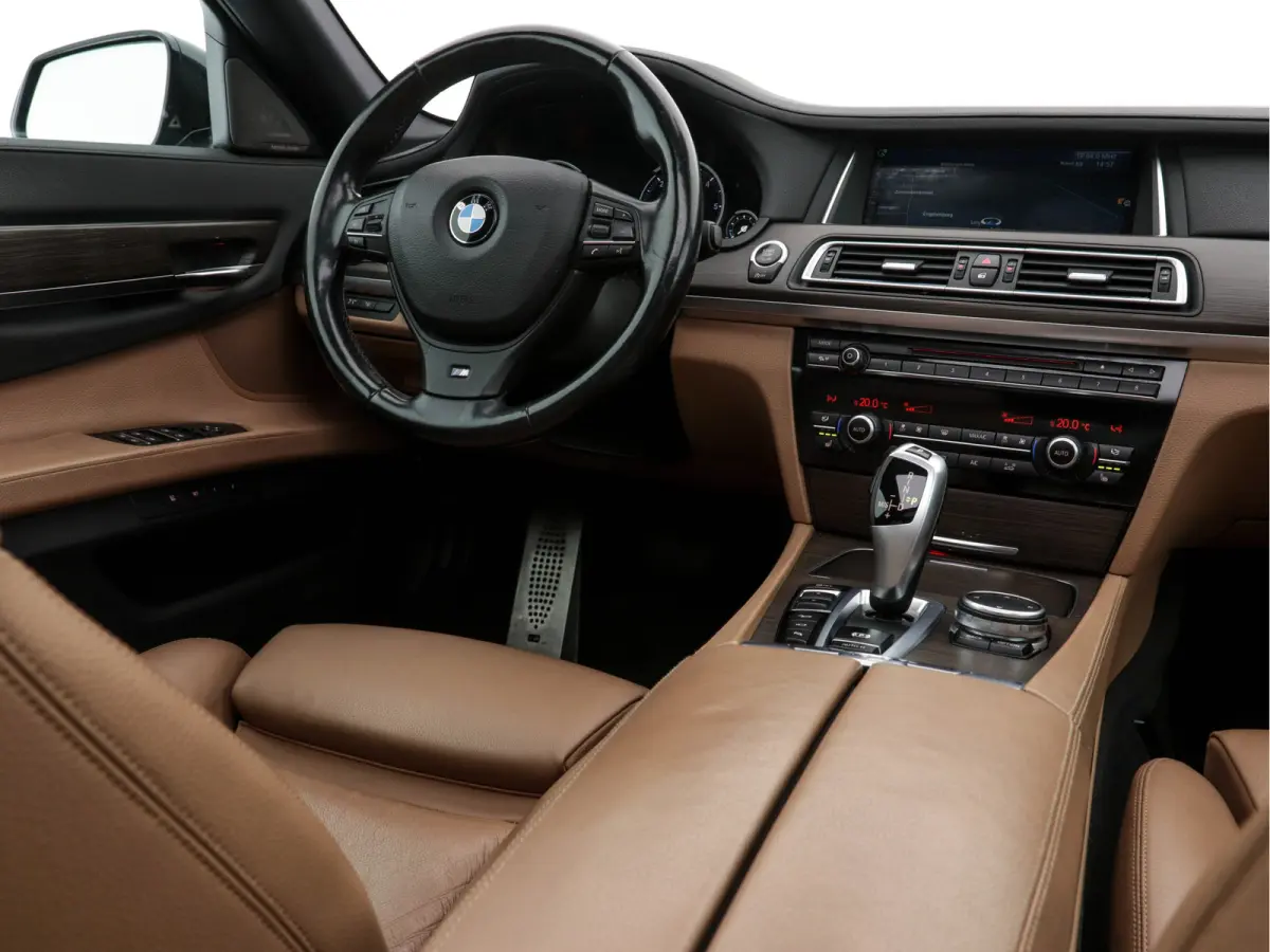 740d xDrive M-Sport-Styling Aut. *PANO | LEATHER | FULL-LED | TOPVIEW | NAVI-FULLMAP | SOFTCLOSE | HEAD-UP | HARMAN/KARDON | KEYLESS | CRUISE | HEATED-SPORTSEATS | LANE-ASSIST | MEMORY-PACK 
