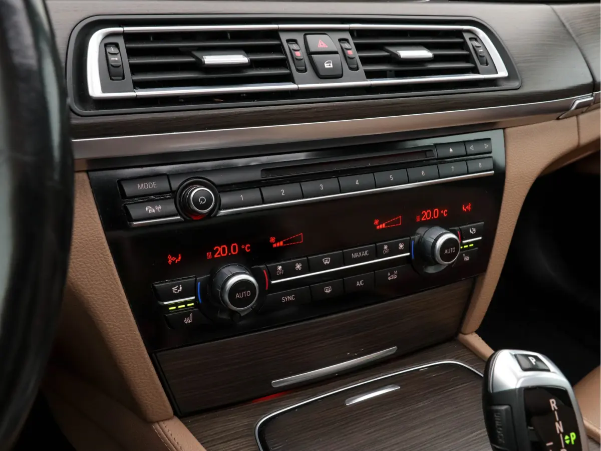 740d xDrive M-Sport-Styling Aut. *PANO | LEATHER | FULL-LED | TOPVIEW | NAVI-FULLMAP | SOFTCLOSE | HEAD-UP | HARMAN/KARDON | KEYLESS | CRUISE | HEATED-SPORTSEATS | LANE-ASSIST | MEMORY-PACK 