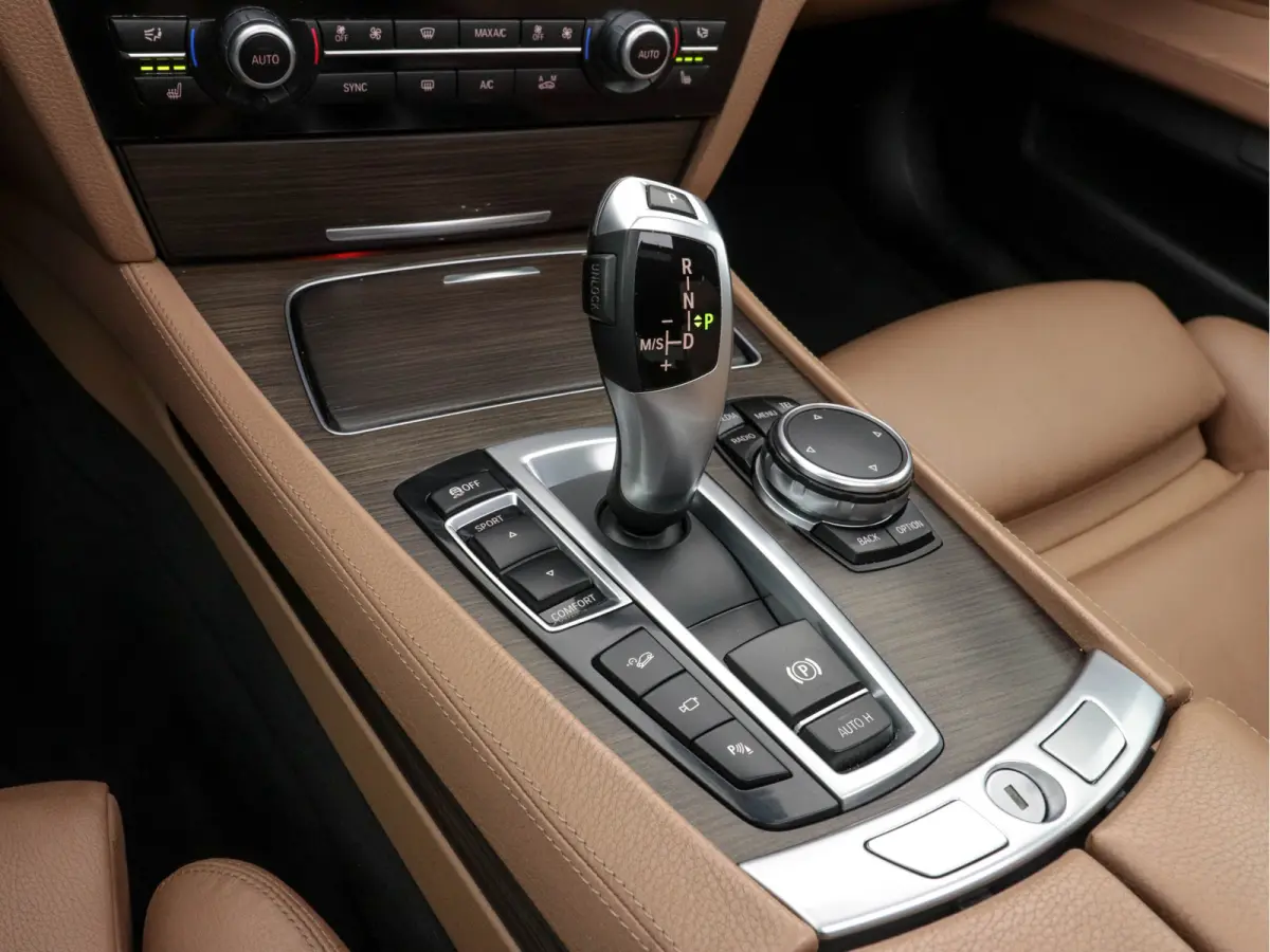 740d xDrive M-Sport-Styling Aut. *PANO | LEATHER | FULL-LED | TOPVIEW | NAVI-FULLMAP | SOFTCLOSE | HEAD-UP | HARMAN/KARDON | KEYLESS | CRUISE | HEATED-SPORTSEATS | LANE-ASSIST | MEMORY-PACK 