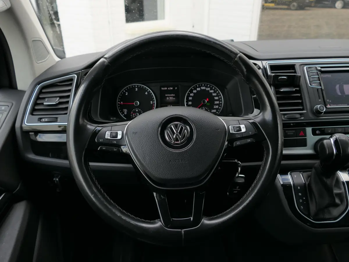 Multivan 2.0 TDI L1H1 Highline | Elektrische alcantara stoelen | Apple-/Android Carplay | ACC | Trekhaak | Standkachel | Achteruitrijcamera