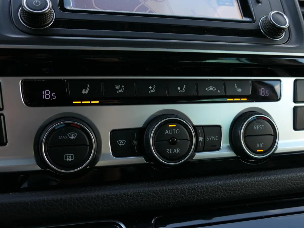 Multivan 2.0 TDI L1H1 Highline | Elektrische alcantara stoelen | Apple-/Android Carplay | ACC | Trekhaak | Standkachel | Achteruitrijcamera