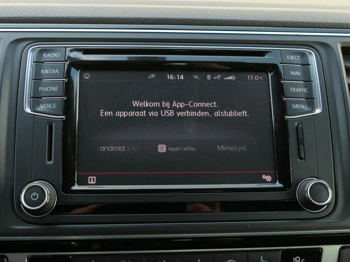 Multivan 2.0 TDI L1H1 Highline | Elektrische alcantara stoelen | Apple-/Android Carplay | ACC | Trekhaak | Standkachel | Achteruitrijcamera