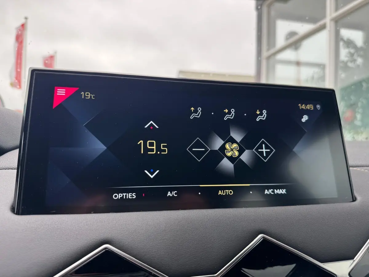 1.2 PureTech Montmartre|Navi|Cruise|PDC|AppleCarplay/Android Auto|Start/Stop|