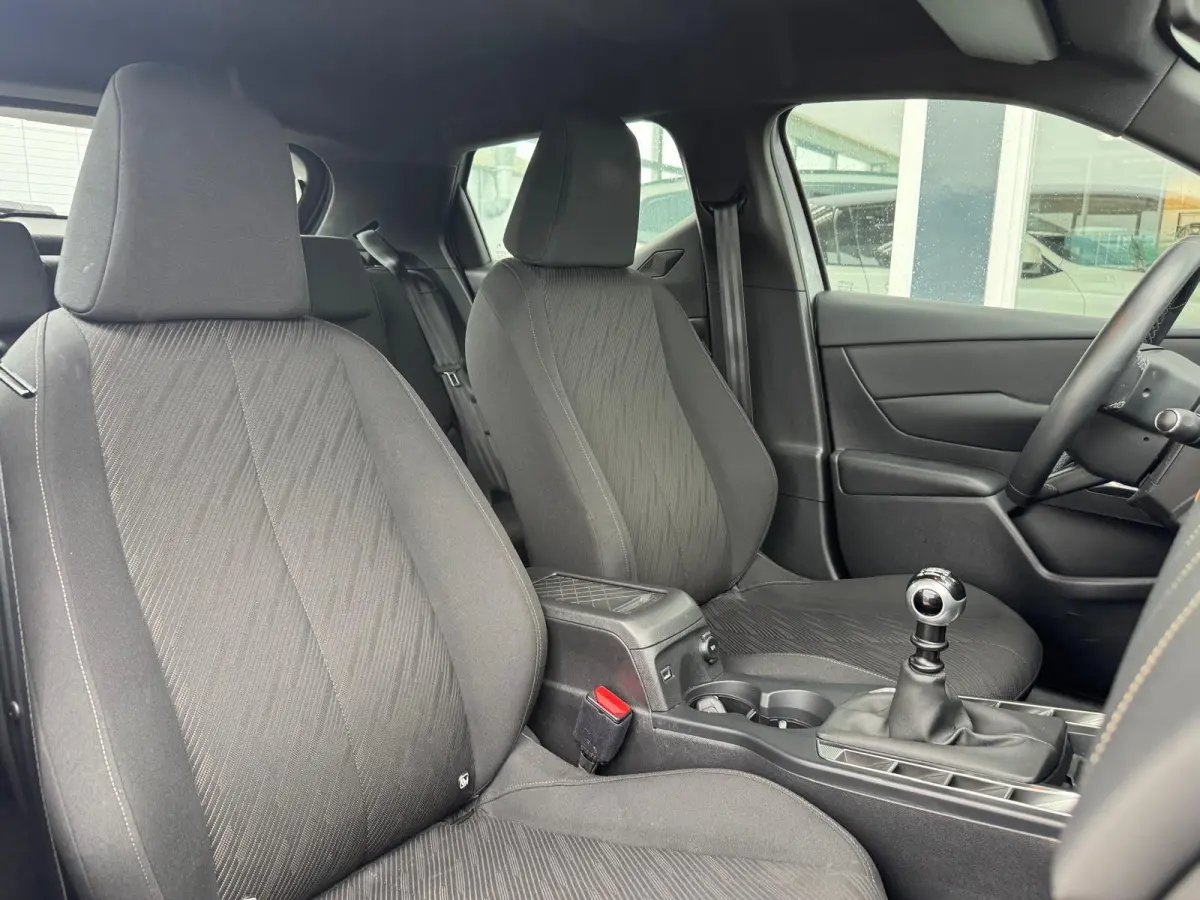 1.2 PureTech Montmartre|Navi|Cruise|PDC|AppleCarplay/Android Auto|Start/Stop|
