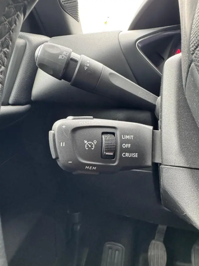 1.2 PureTech Montmartre|Navi|Cruise|PDC|AppleCarplay/Android Auto|Start/Stop|