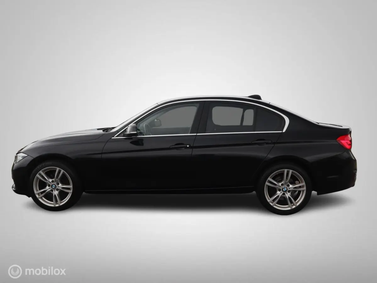 318i Executive LED|18" LMV| CarPlay|LED|Navi|Donker Glas|Chroom