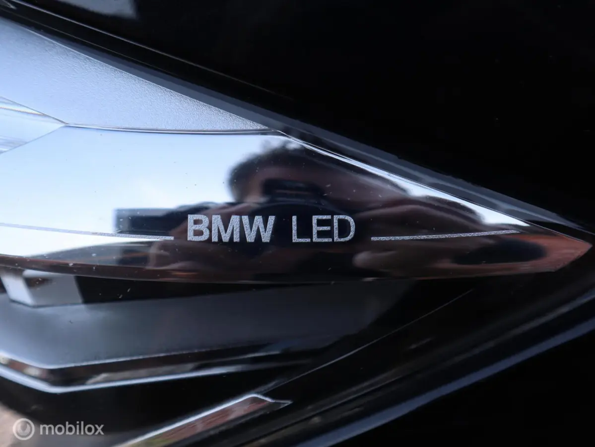 318i Executive LED|18" LMV| CarPlay|LED|Navi|Donker Glas|Chroom