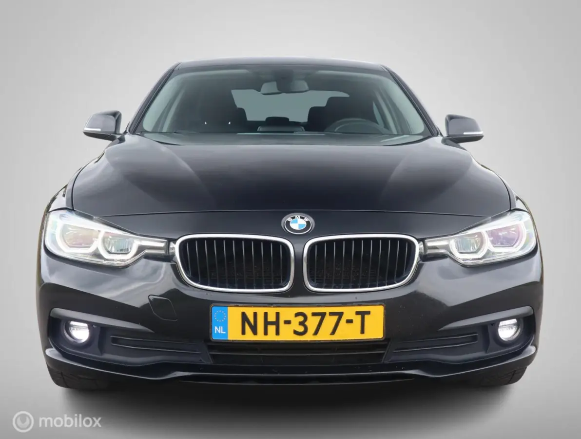 318i Executive LED|18" LMV| CarPlay|LED|Navi|Donker Glas|Chroom