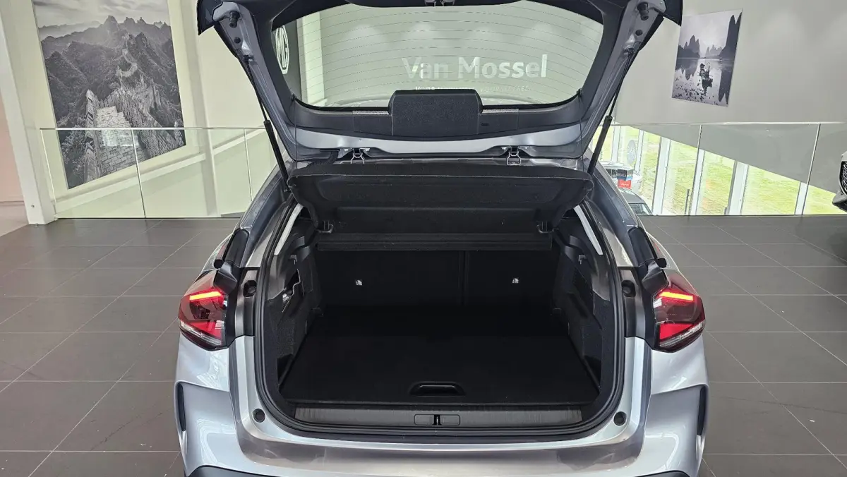 Feel 50 kWh Climate Control | Full Map Navigatie | Apple Carplay / Android Auto | Camera | Parkeersensoren | Bekleding Half Leder | 18" Lichtmetalen Velgen