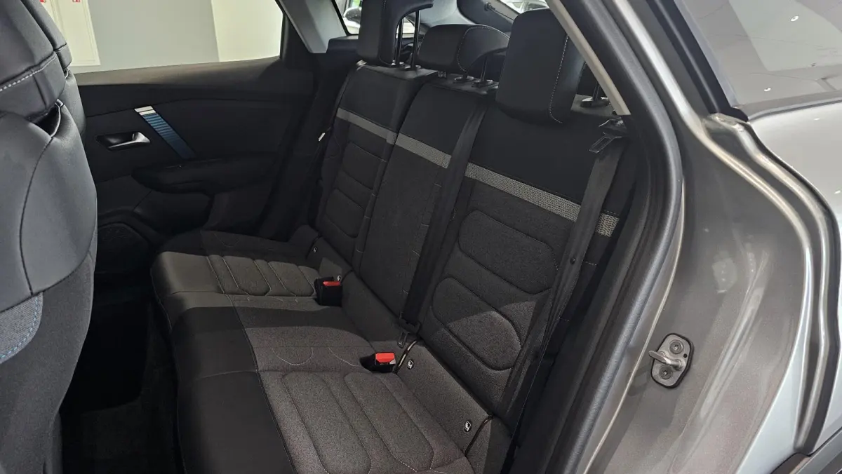 Feel 50 kWh Climate Control | Full Map Navigatie | Apple Carplay / Android Auto | Camera | Parkeersensoren | Bekleding Half Leder | 18" Lichtmetalen Velgen